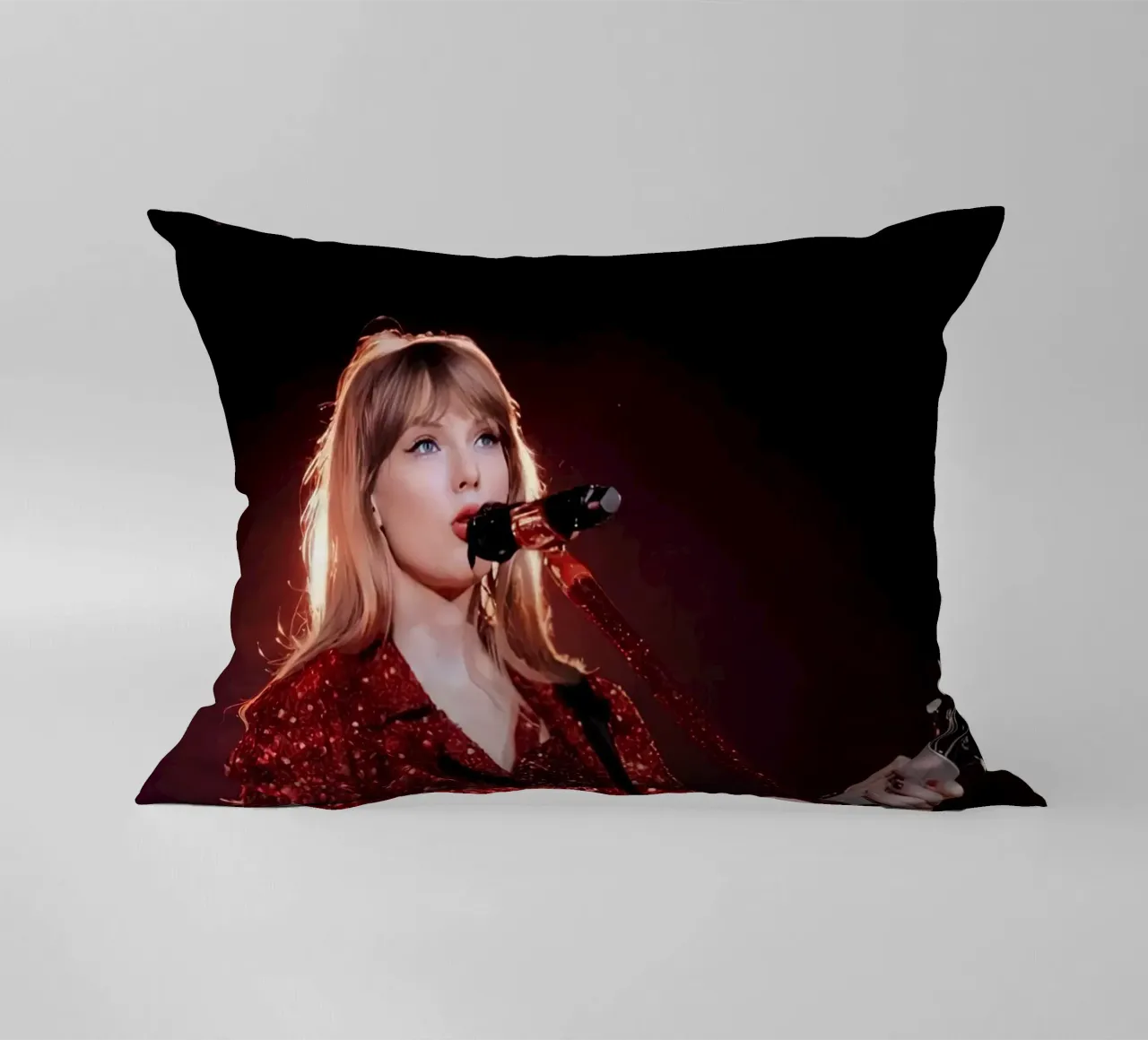 Taylor Swift Red cuscino da Musadad Shop