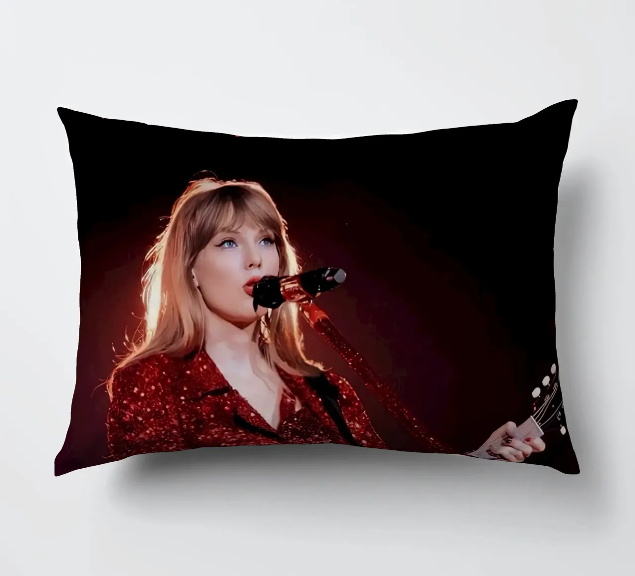 Taylor Swift Red cuscino da Musadad Shop