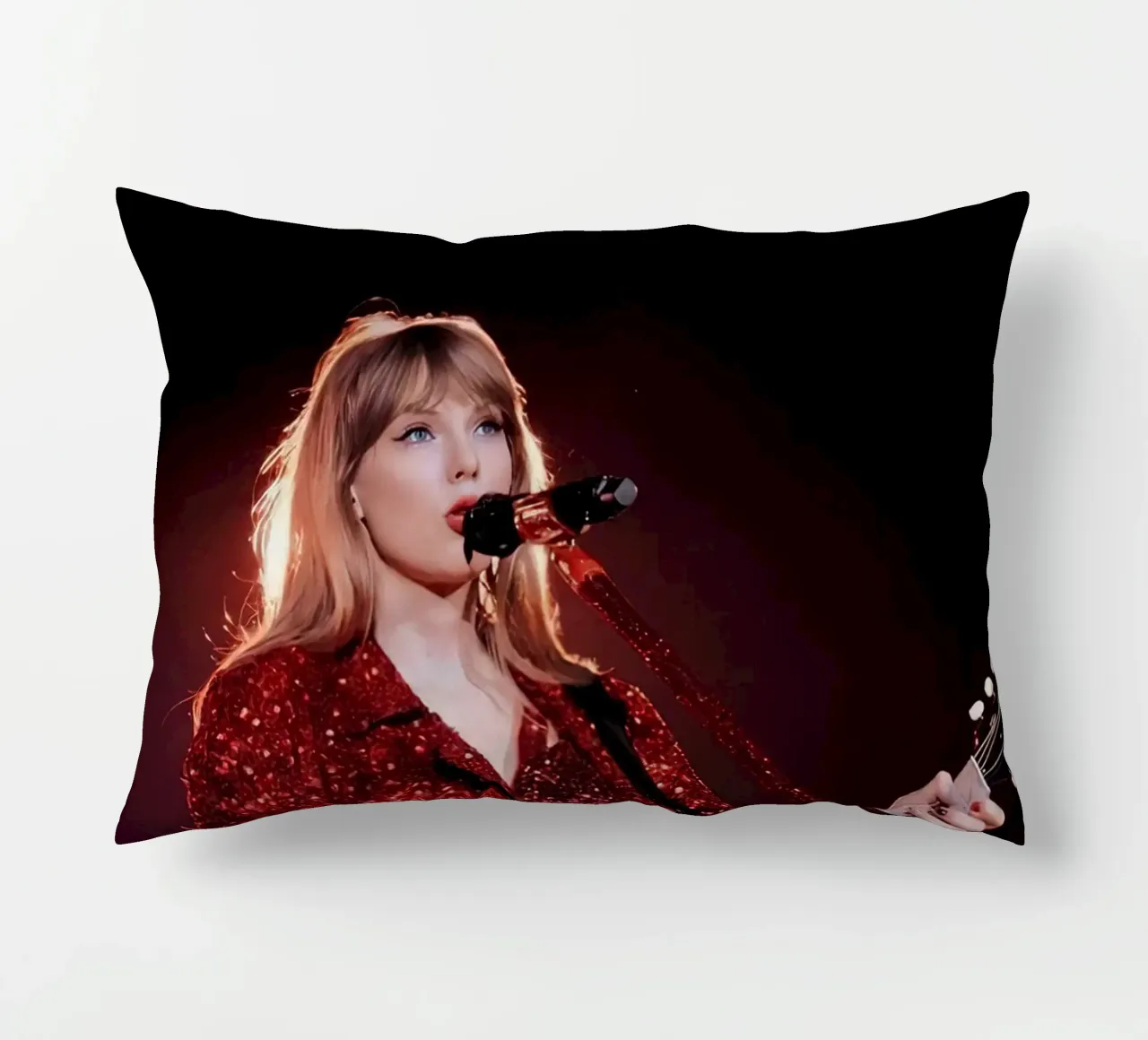 Taylor Swift Red cuscino da Musadad Shop