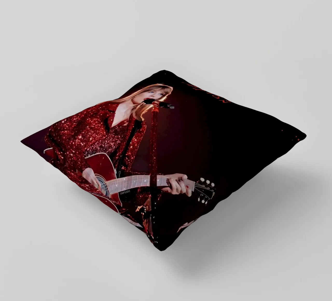 Taylor Swift Red cuscino da Musadad Shop