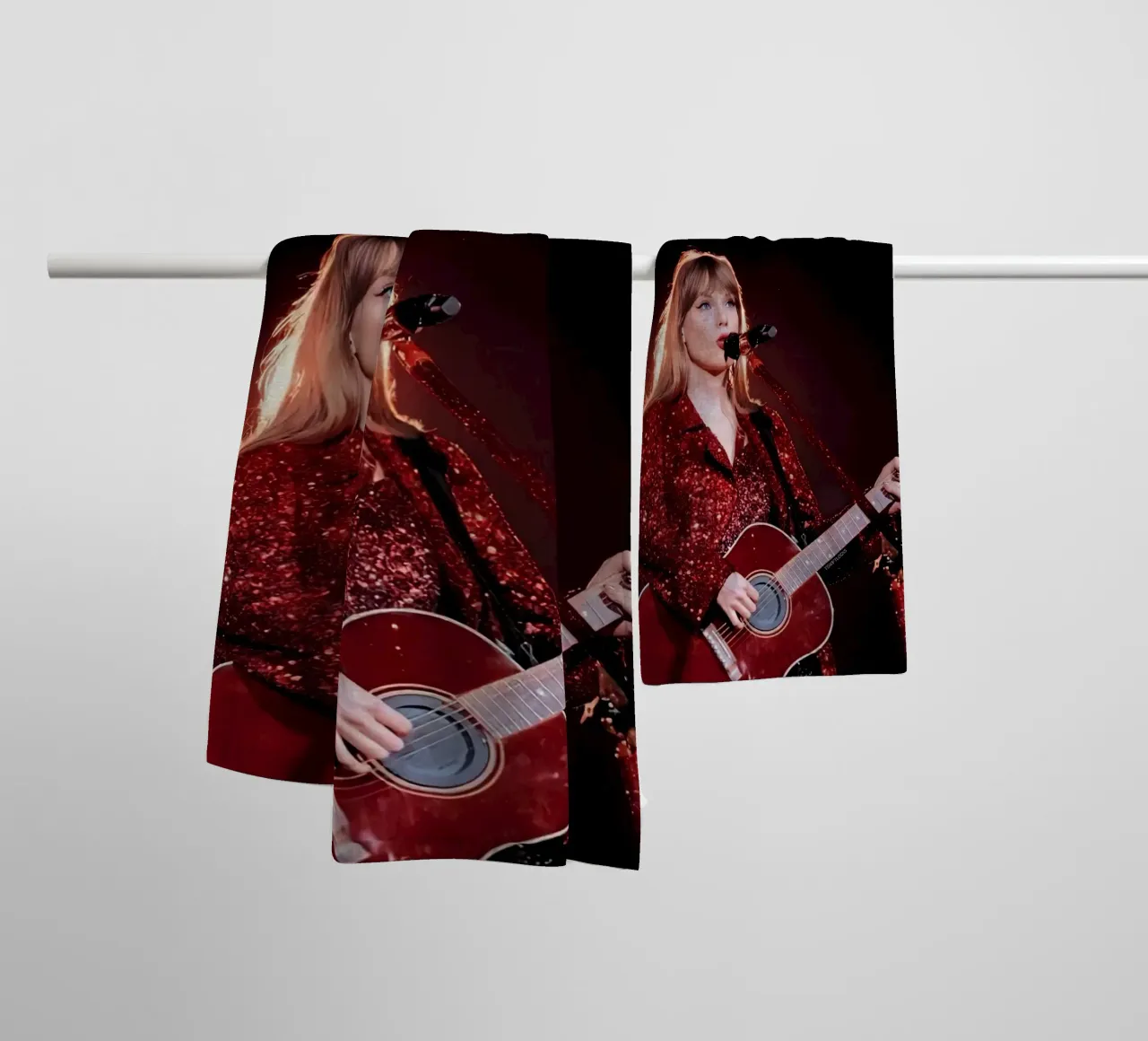 Taylor Swift Red asciugamano da bagno da Musadad Shop