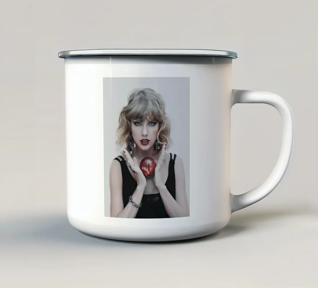 Taylor Swift Apple tazza in smalto da Musadad Shop