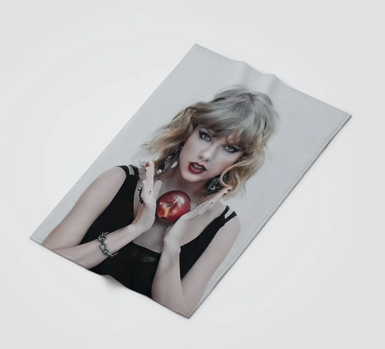 Taylor Swift Apple coperta in pile da Musadad Shop