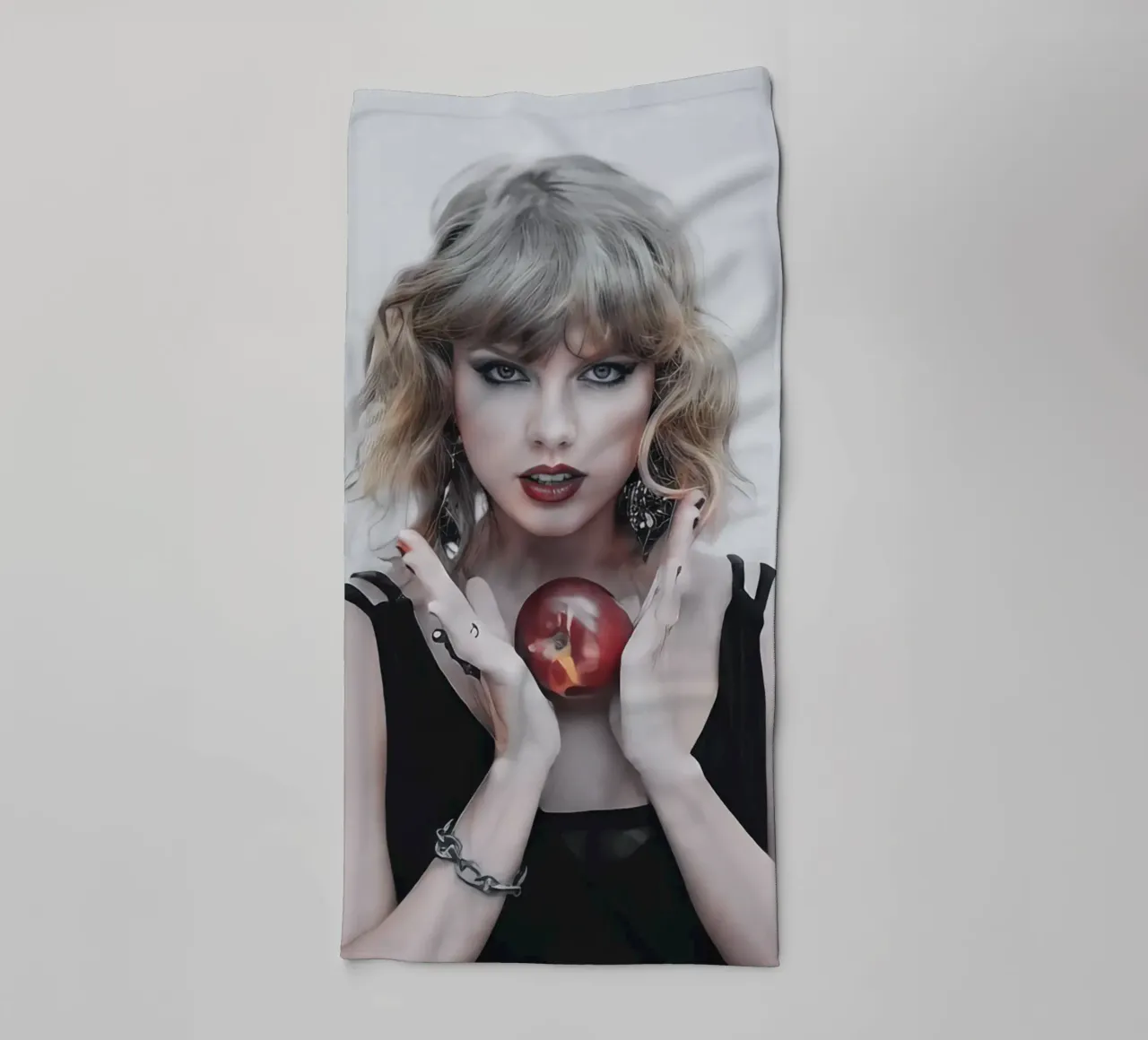 Taylor Swift Apple asciugamano da bagno da Musadad Shop