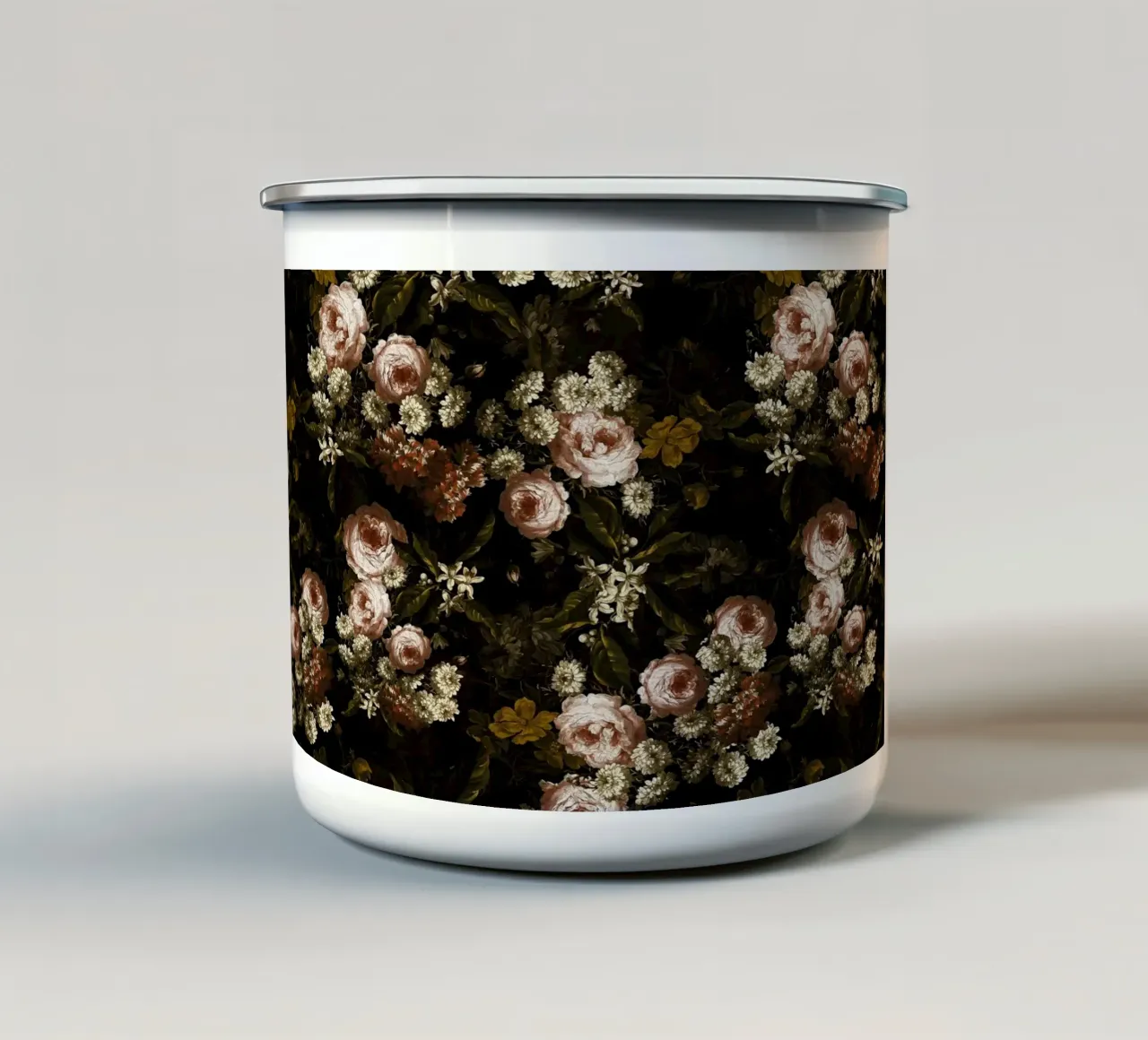 Rose barocche d'epoca con fiori d'arancio e gelsomino tazza in smalto da Vintage World - Uta Naumann