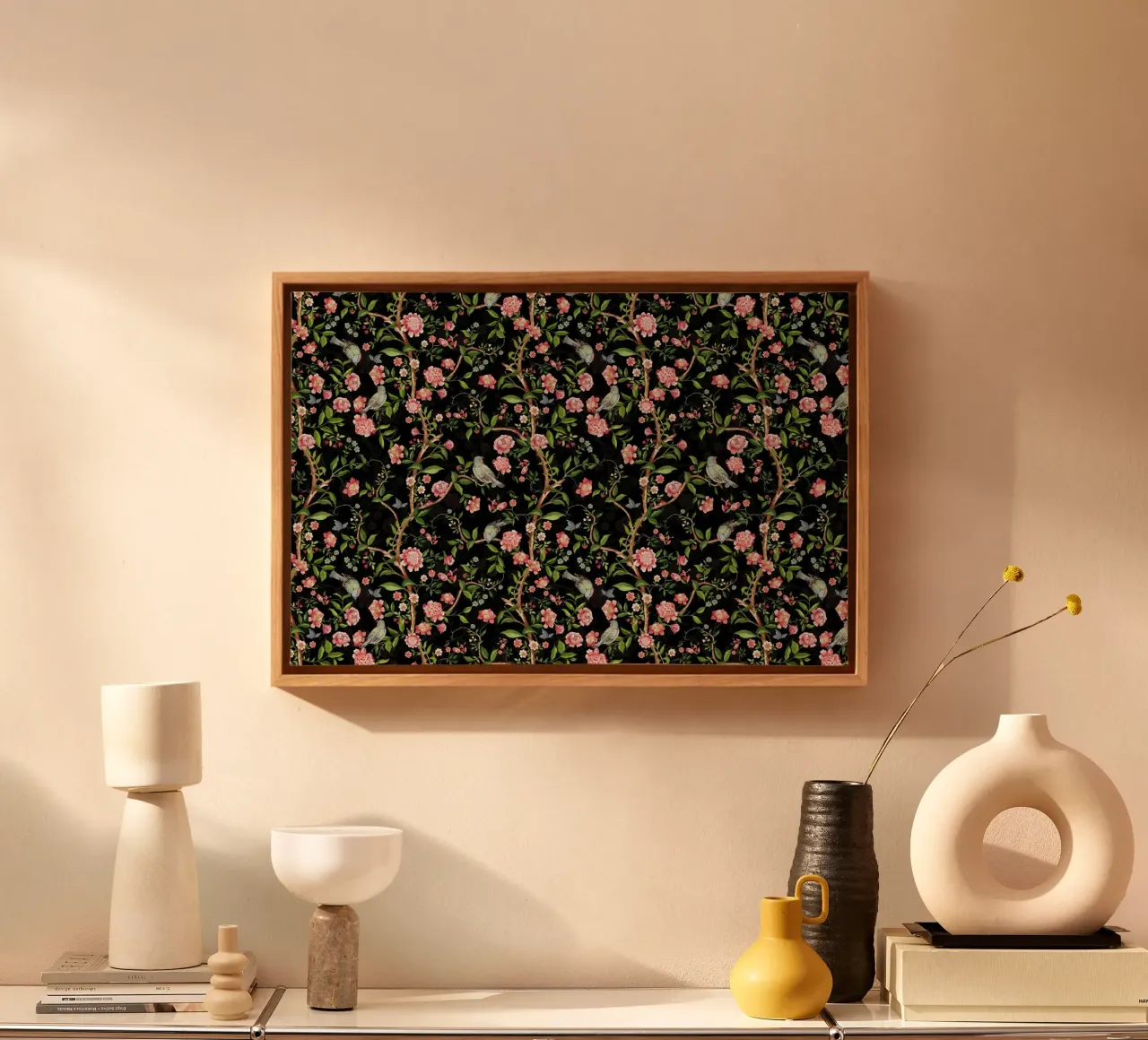 Giardino scuro a cineserie con uccelli, farfalle e fiori tela con Cornice a cassetta da Vintage World - Uta Naumann