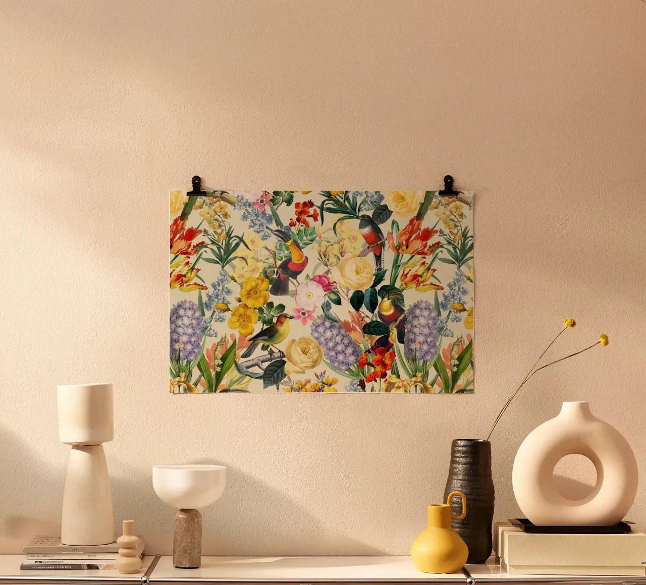 Uccelli tropicali vintage con rose tulipani e fiori di primavera poster da Vintage World - Uta Naumann