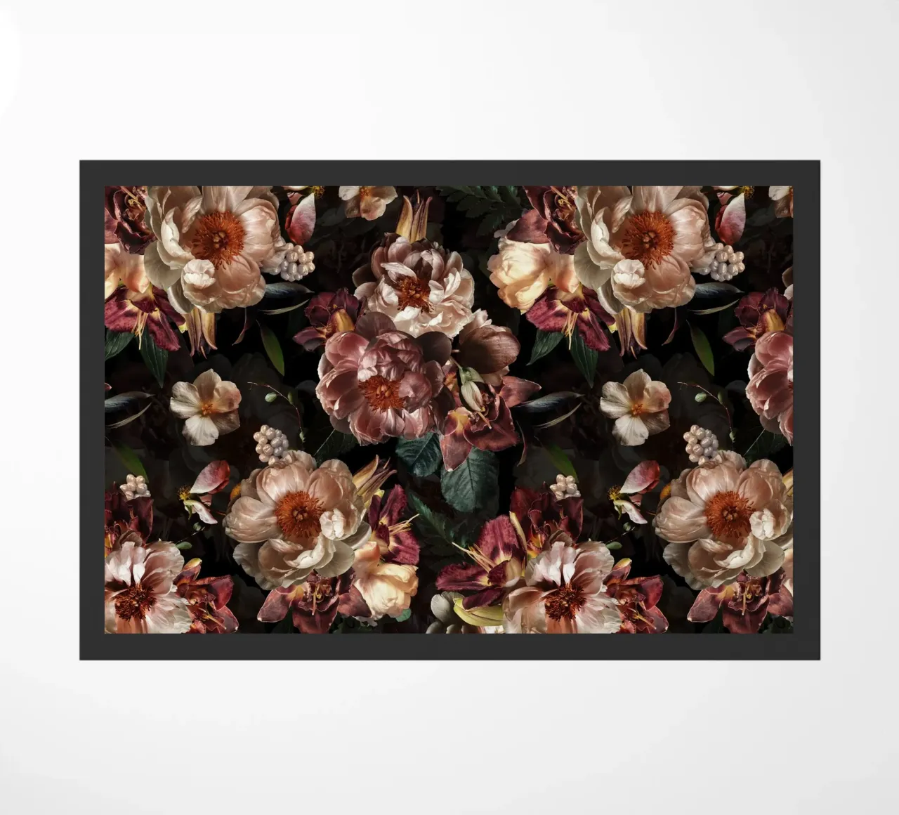 Peonie vintage scure con fiori di orchidea e fiori lussureggianti zerbino da Vintage World - Uta Naumann