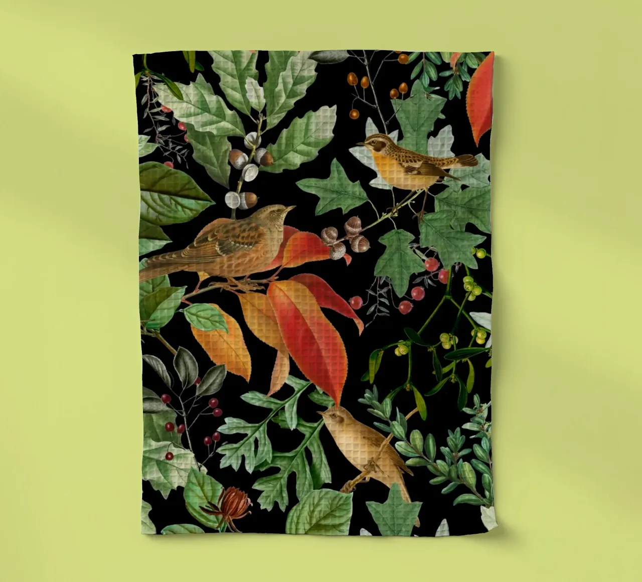 Nuit de forêt sombre avec oiseaux, feuilles d'automne et berr... torchon de Vintage World - Uta Naumann