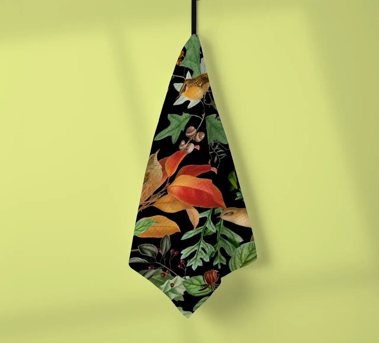 Nuit de forêt sombre avec oiseaux, feuilles d'automne et berr... torchon de Vintage World - Uta Naumann