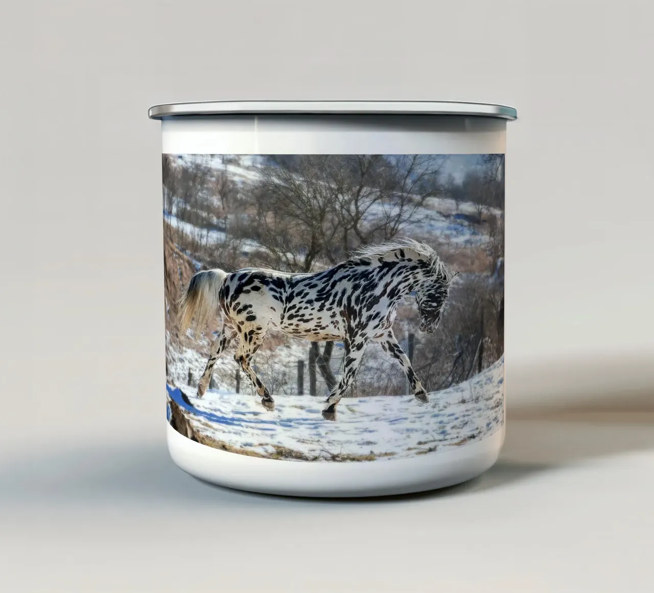 Paard in winterse harmonie - Kunstdruk emaille mok van jay