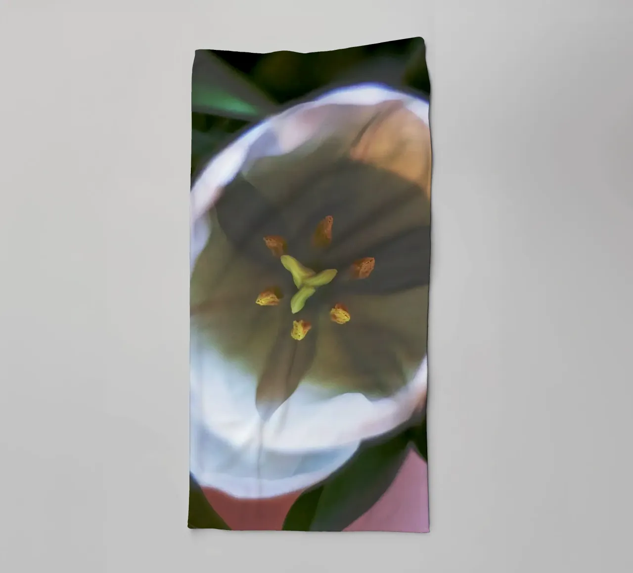 Inner Bloom - Abstract Witte Tulp Fine Art Print badhanddoek van jay