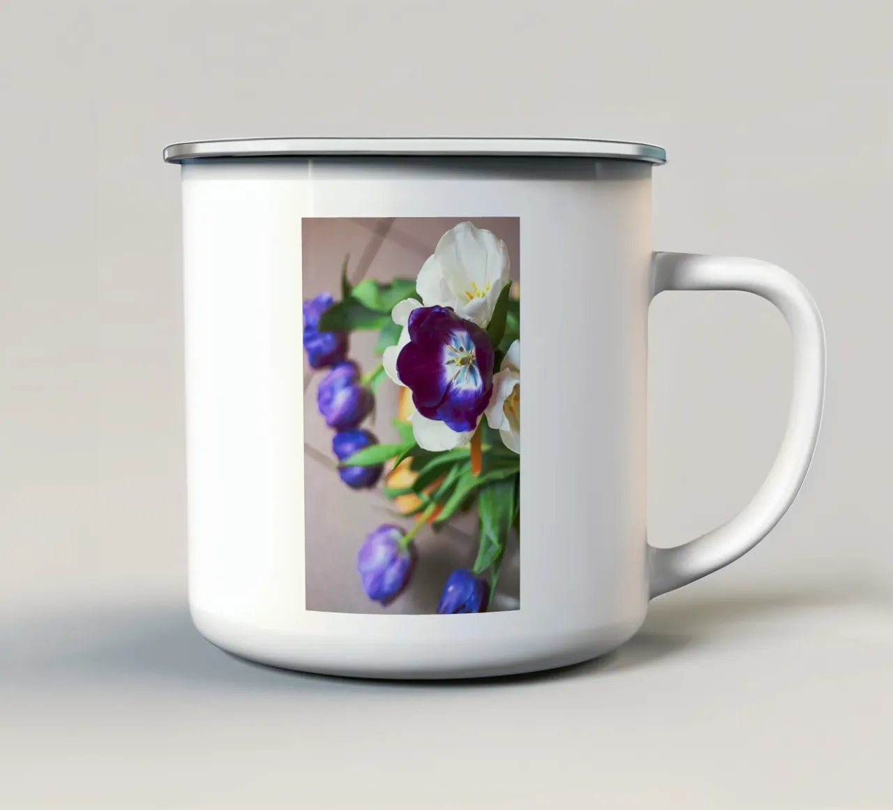 Curiosità in fiore - Composizione astratta di tulipani tazza in smalto da jay