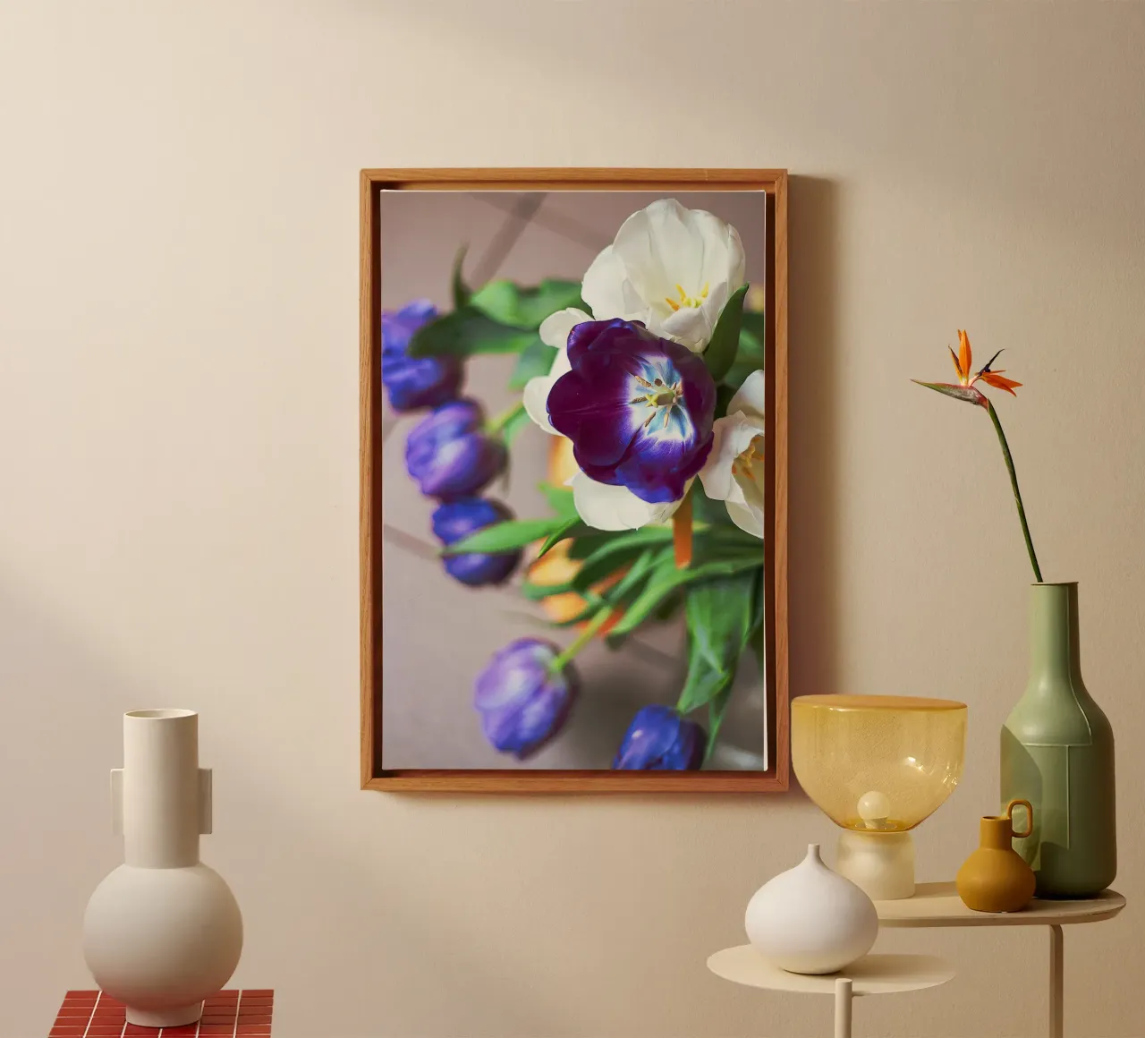 Curiosità in fiore - Composizione astratta di tulipani tela con Cornice a cassetta da jay