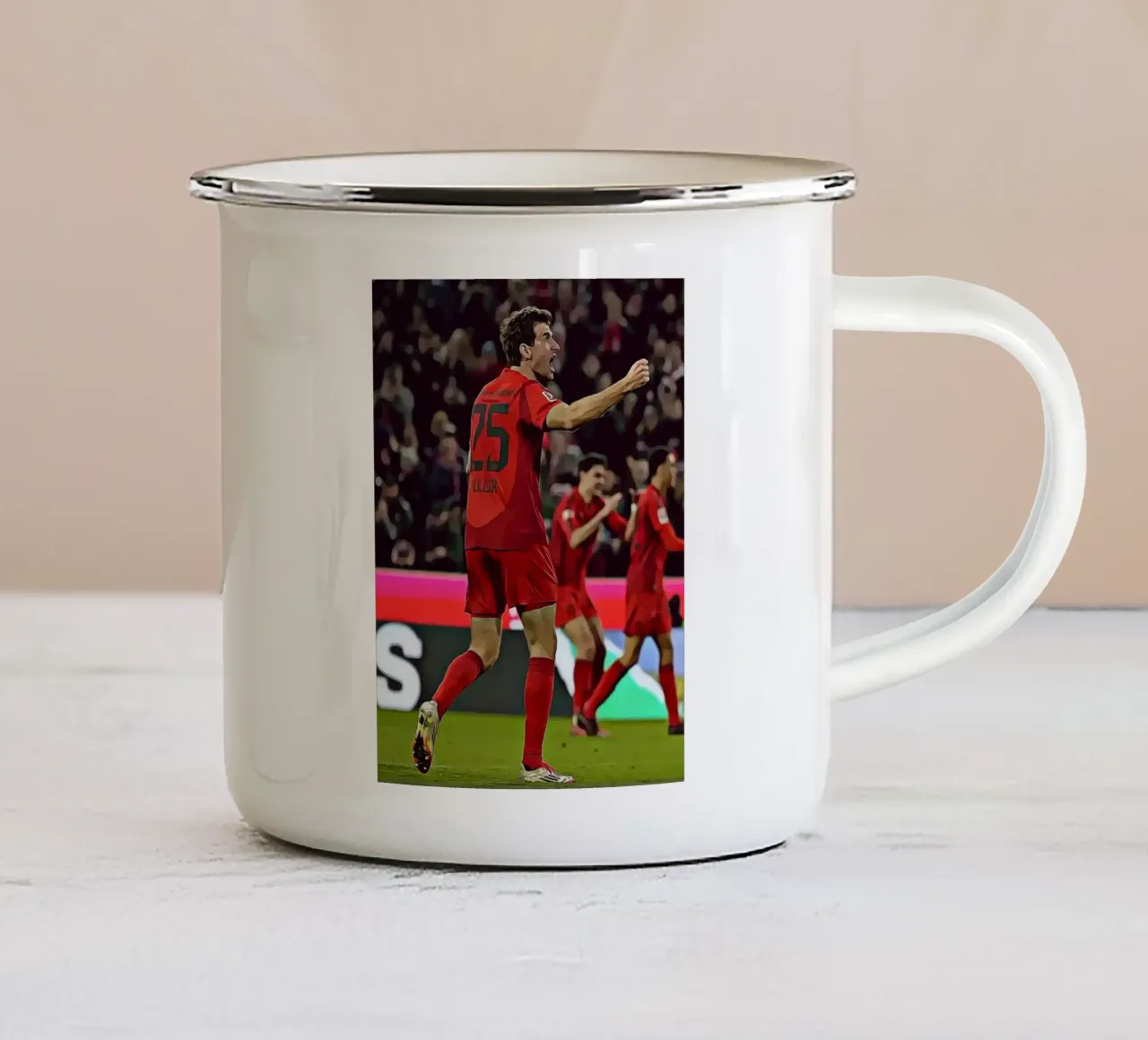 Poster digitale di Thomas Müller Victory Shout tazza in smalto da ArdanART