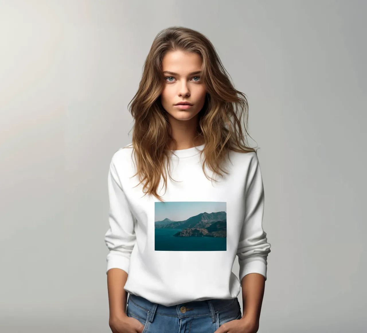 montagna che sorge dal mare felpa da Earthly Visions