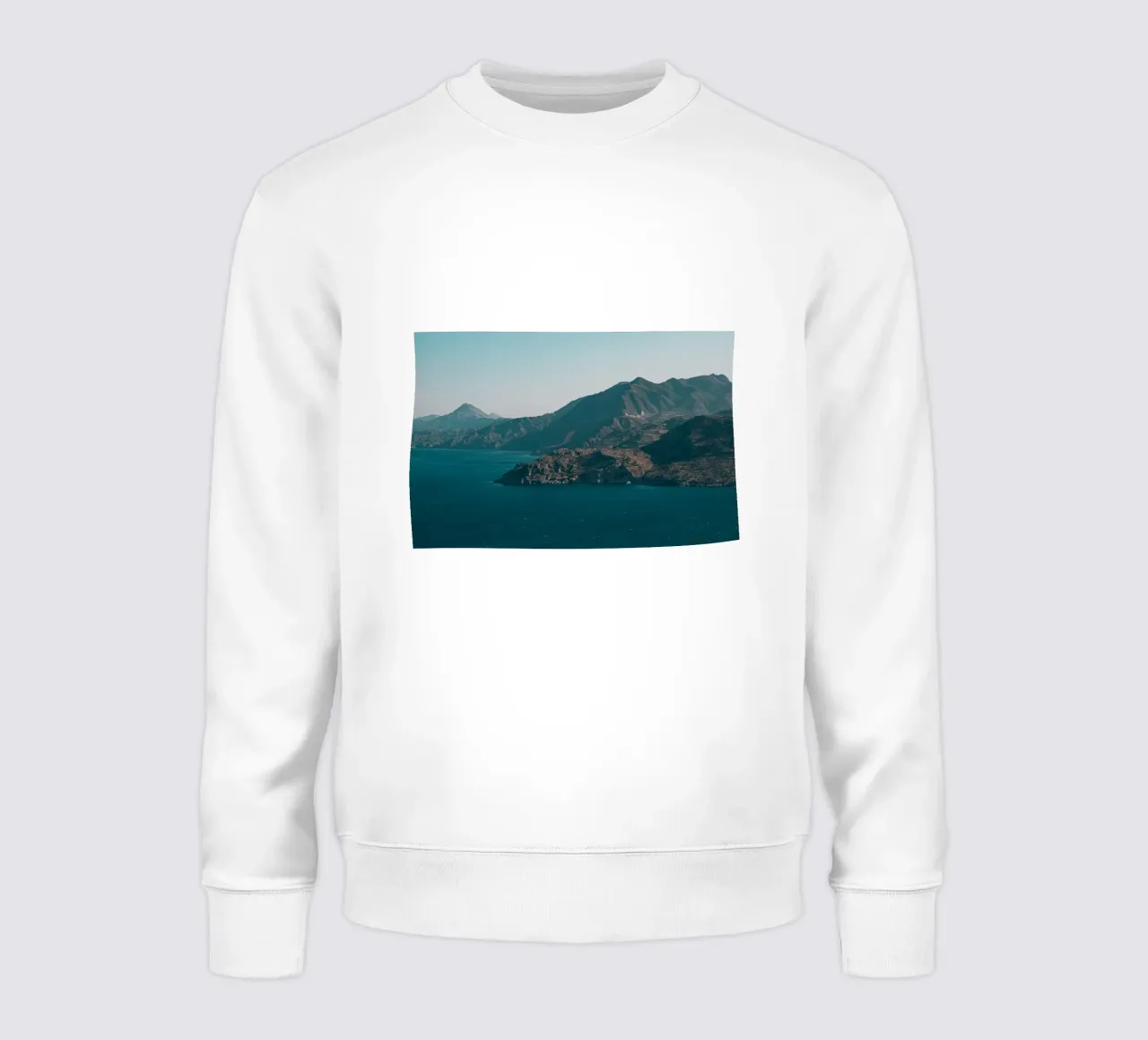 montagna che sorge dal mare felpa da Earthly Visions