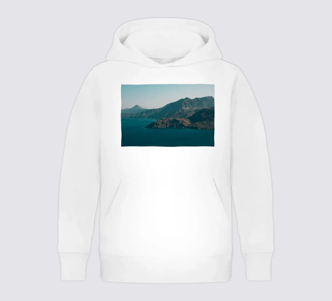 montagna che sorge dal mare felpa bambino con cappuccio da Earthly Visions
