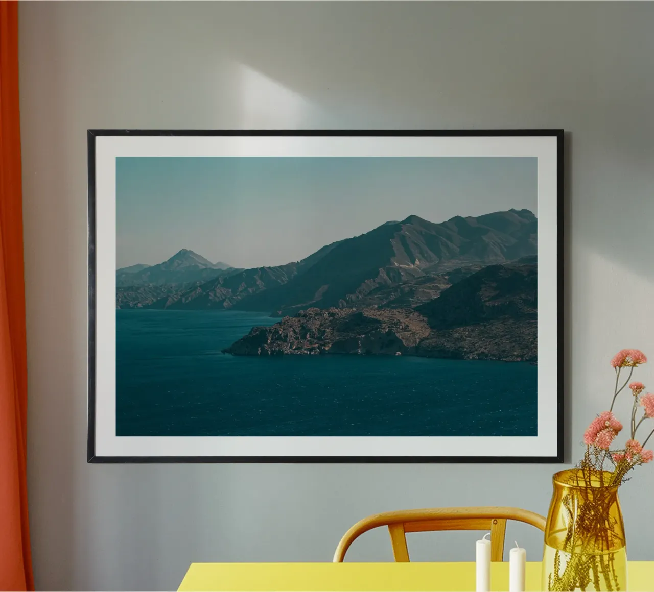 montagna che sorge dal mare poster con telaio in plastica da Earthly Visions