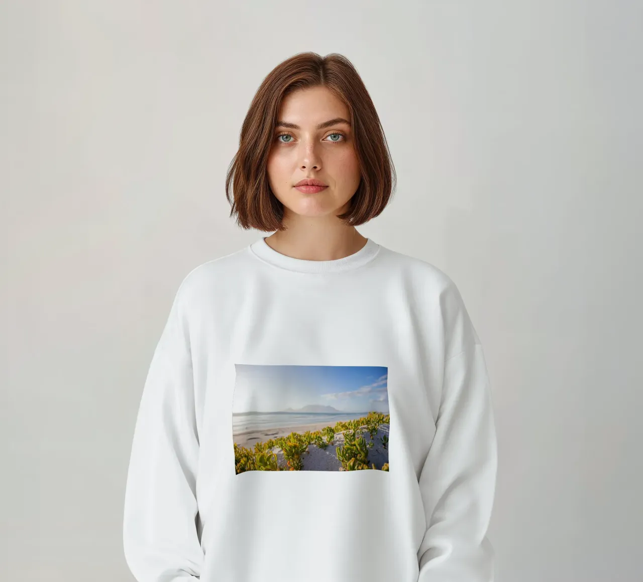 cactus che crescono in riva al mare felpa da Earthly Visions