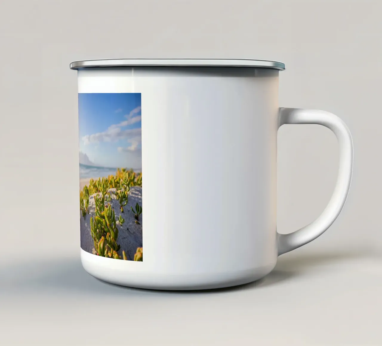 cactus che crescono in riva al mare tazza in smalto da Earthly Visions