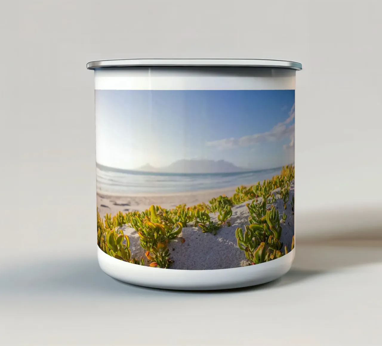 cactus che crescono in riva al mare tazza in smalto da Earthly Visions
