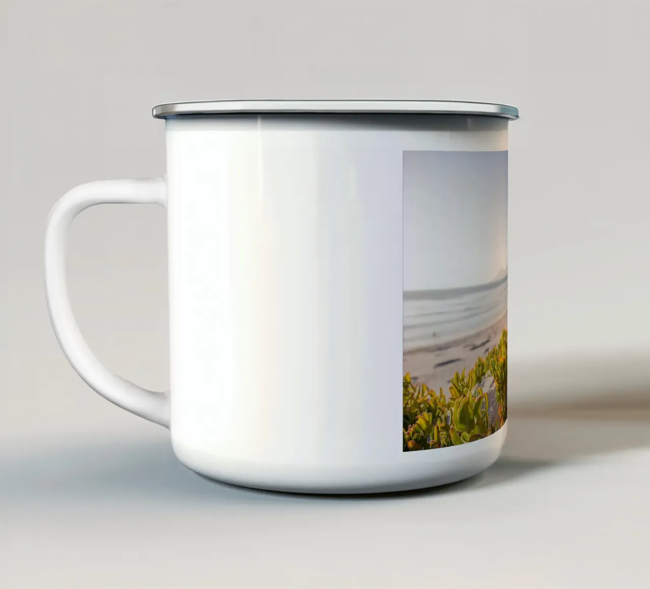 cactus che crescono in riva al mare tazza in smalto da Earthly Visions