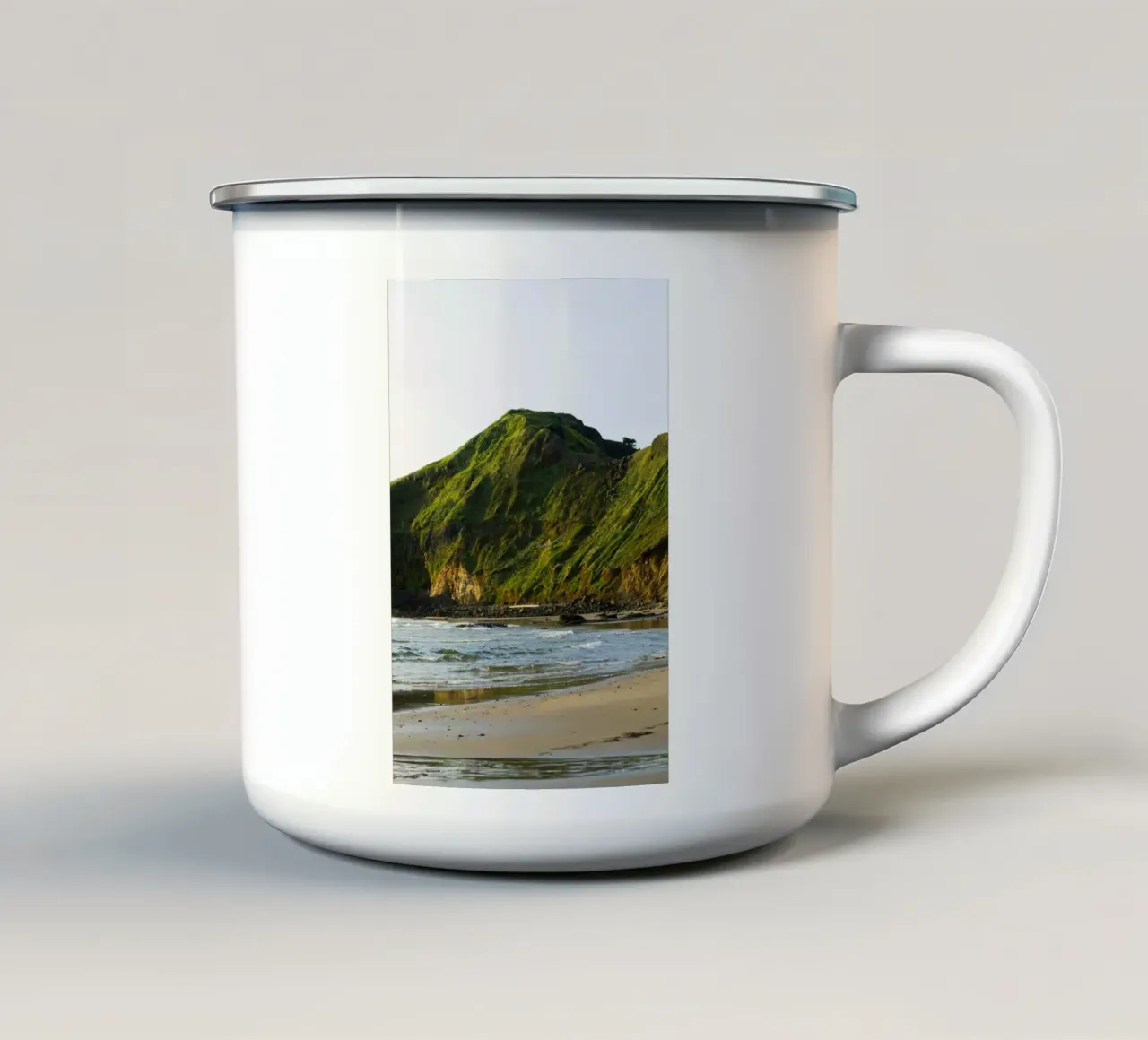 montagne sul mare tazza in smalto da Earthly Visions