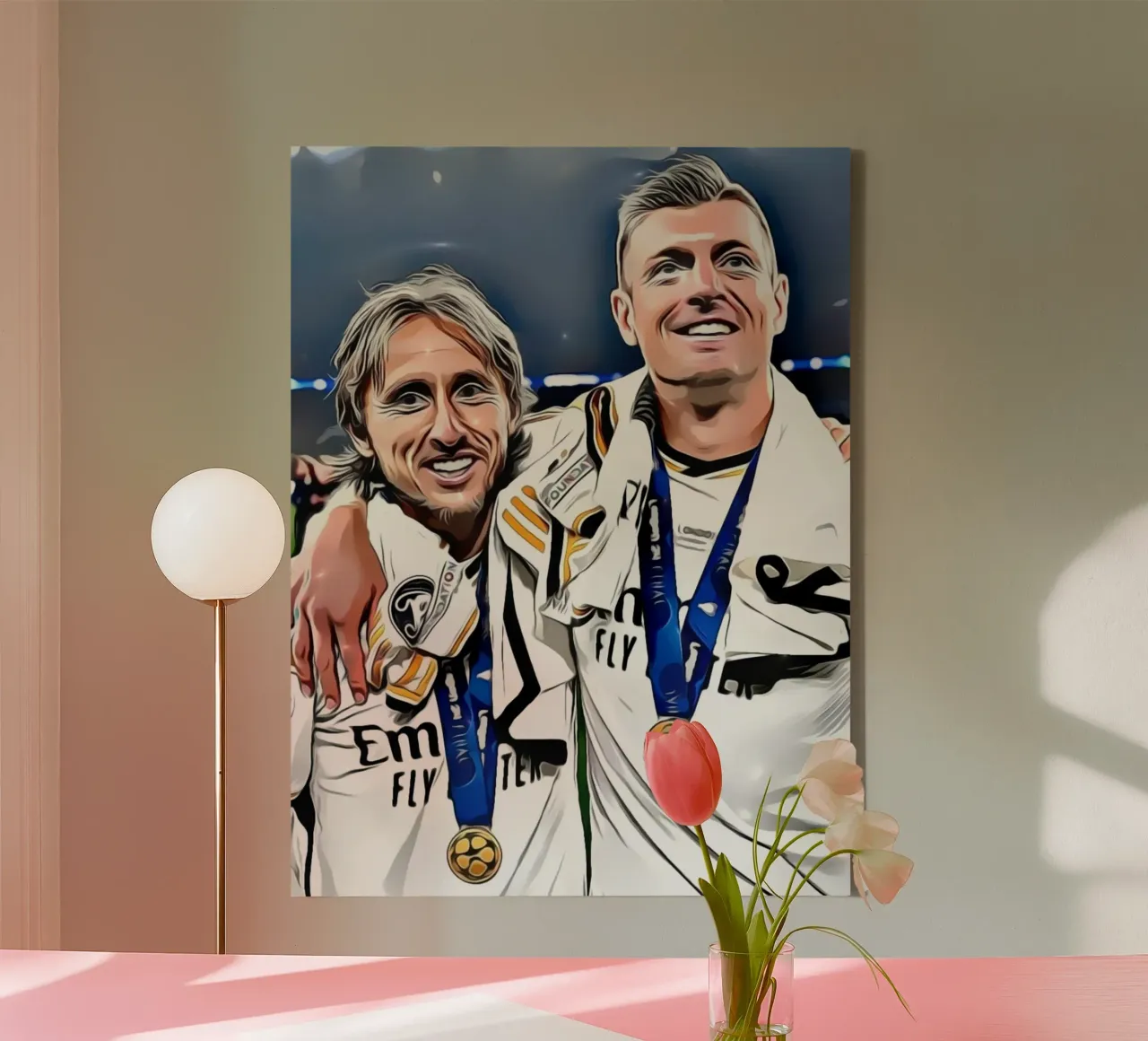 Luca Modric und Toni Kroos Leinwand mit Schattenfugenrahmen von dark eagle