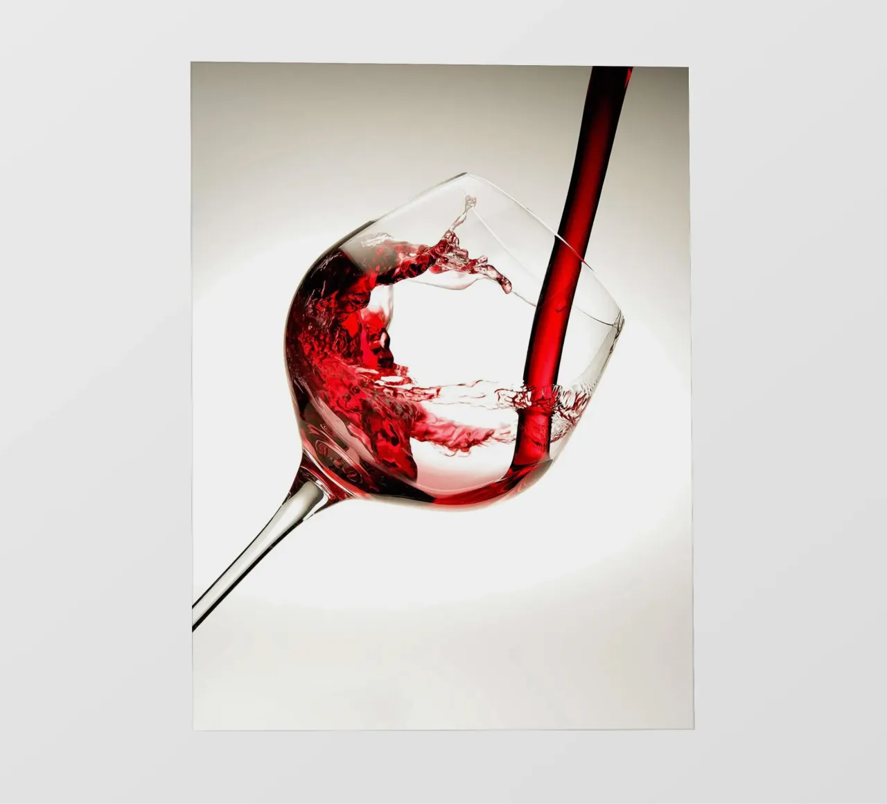 Vino rosso in un bicchiere pellicola backlit da hanna shop