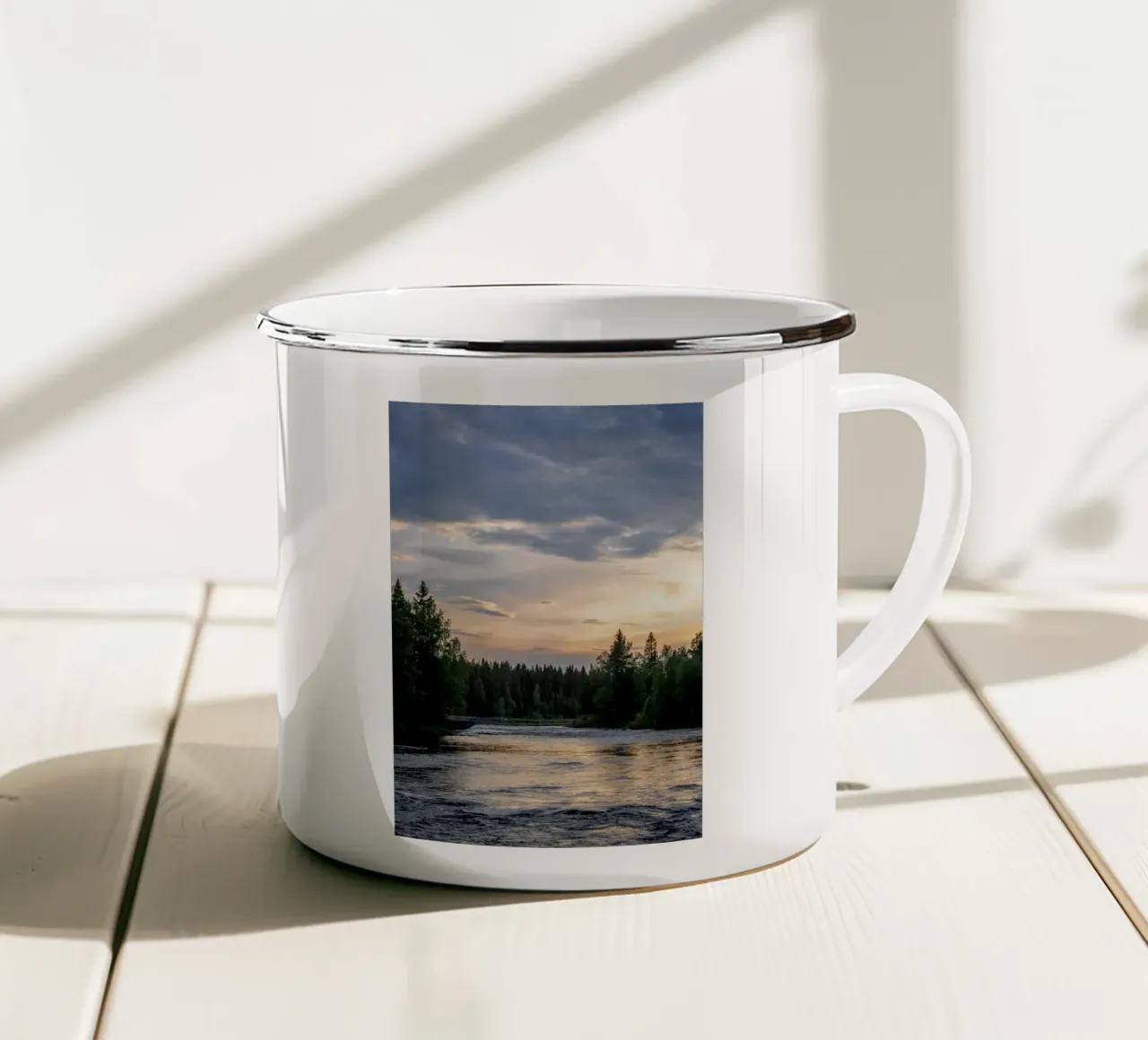 Tramonto in riva al fiume in Svezia. Poster in blu, ge tazza in smalto da karijn_landscapes