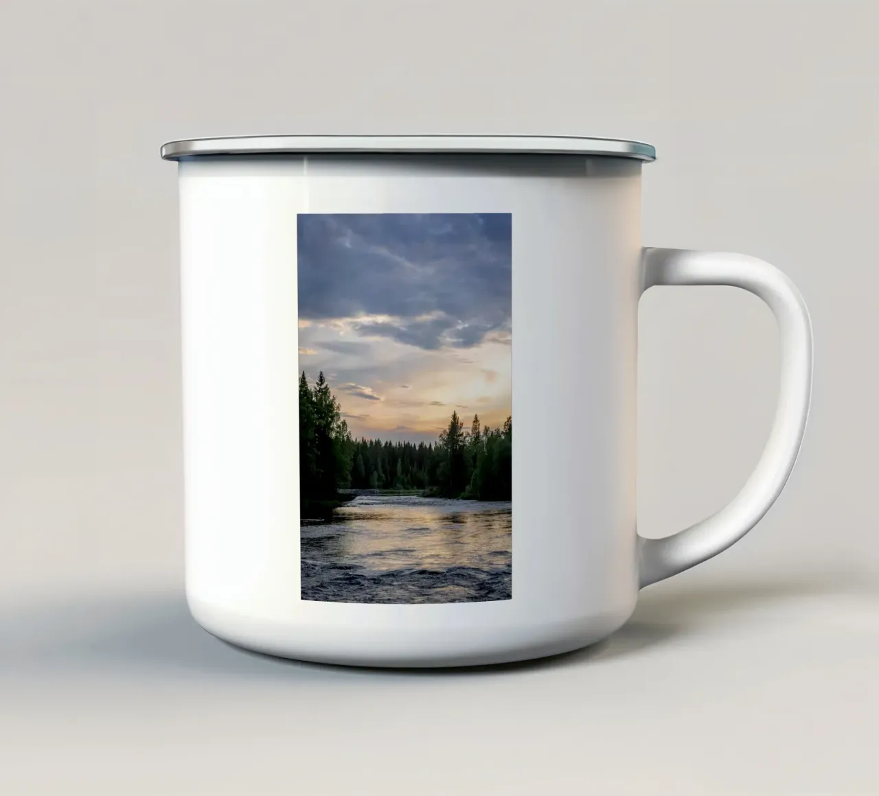 Tramonto in riva al fiume in Svezia. Poster in blu, ge tazza in smalto da karijn_landscapes