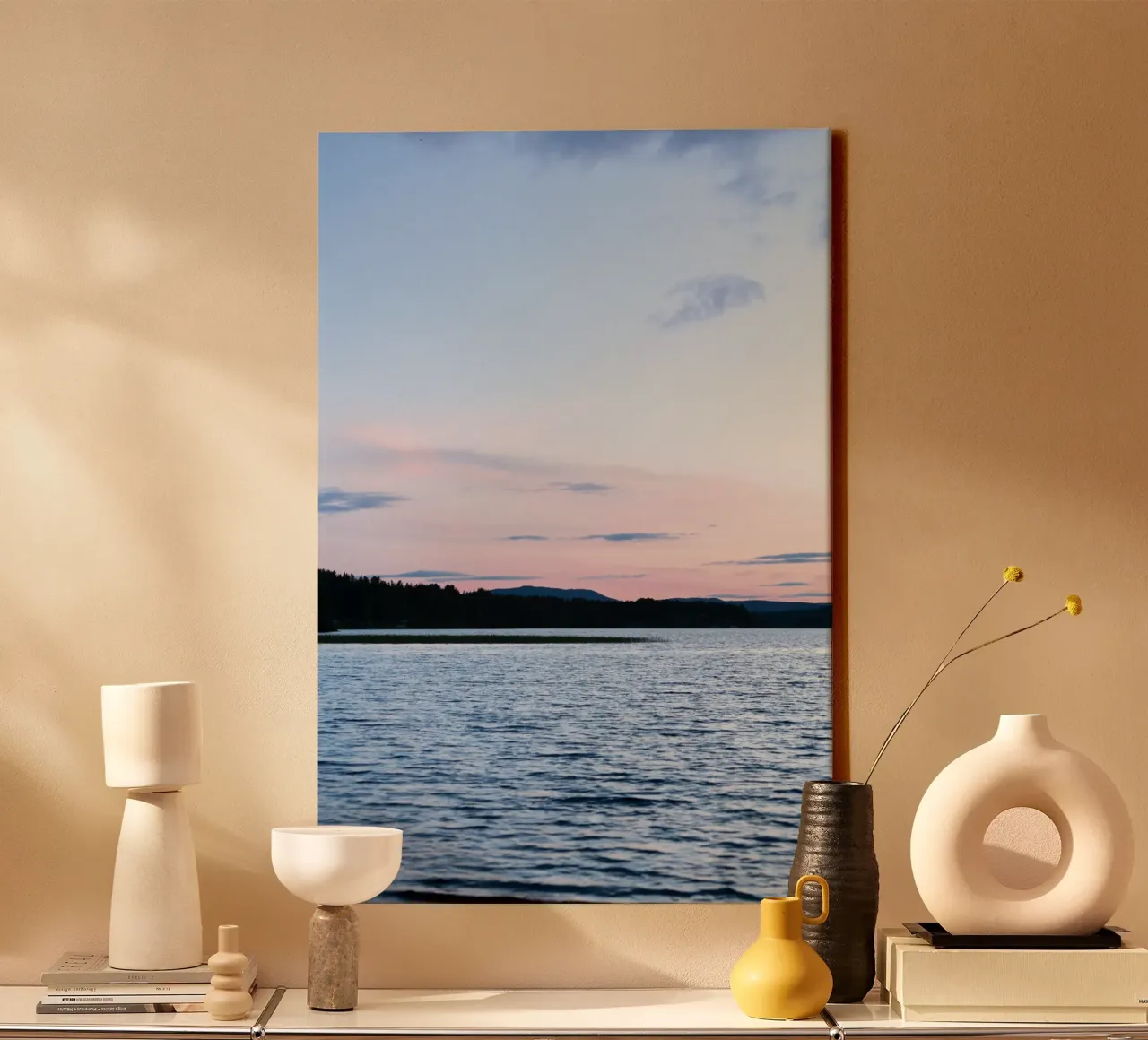 Poster naturalistico scandinavo. Tramonto rosa sul mare tela con Cornice a cassetta da karijn_landscapes