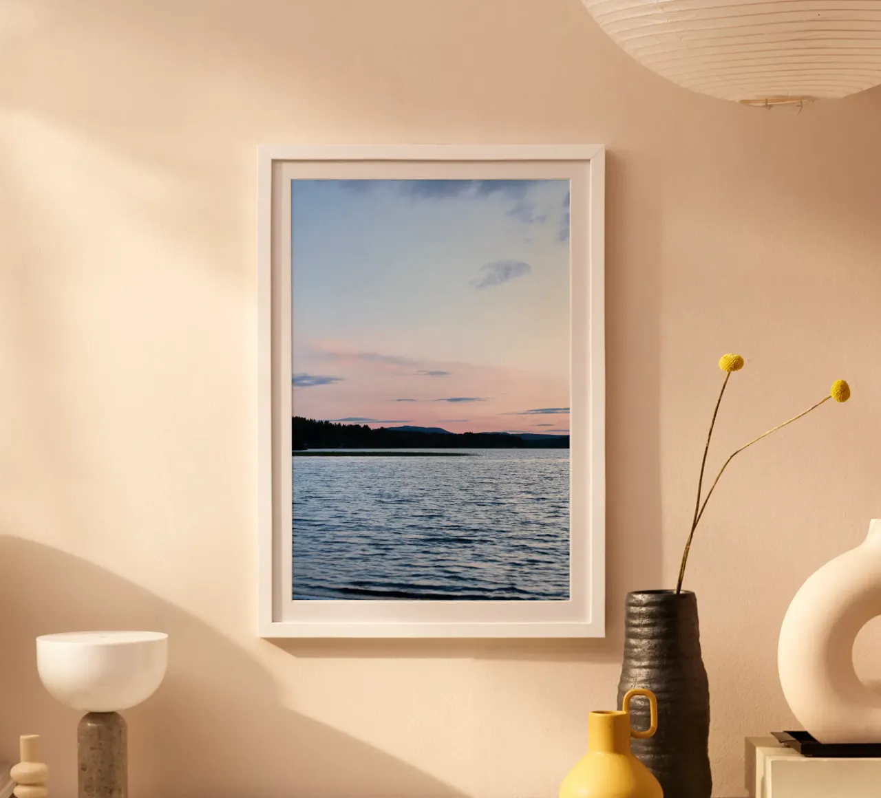 Poster naturalistico scandinavo. Tramonto rosa sul mare poster da karijn_landscapes