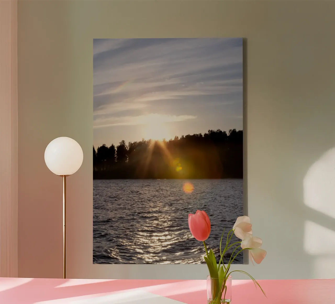 Poster naturalistico scandinavo. Tramonto su un lago m tela con Cornice a cassetta da karijn_landscapes