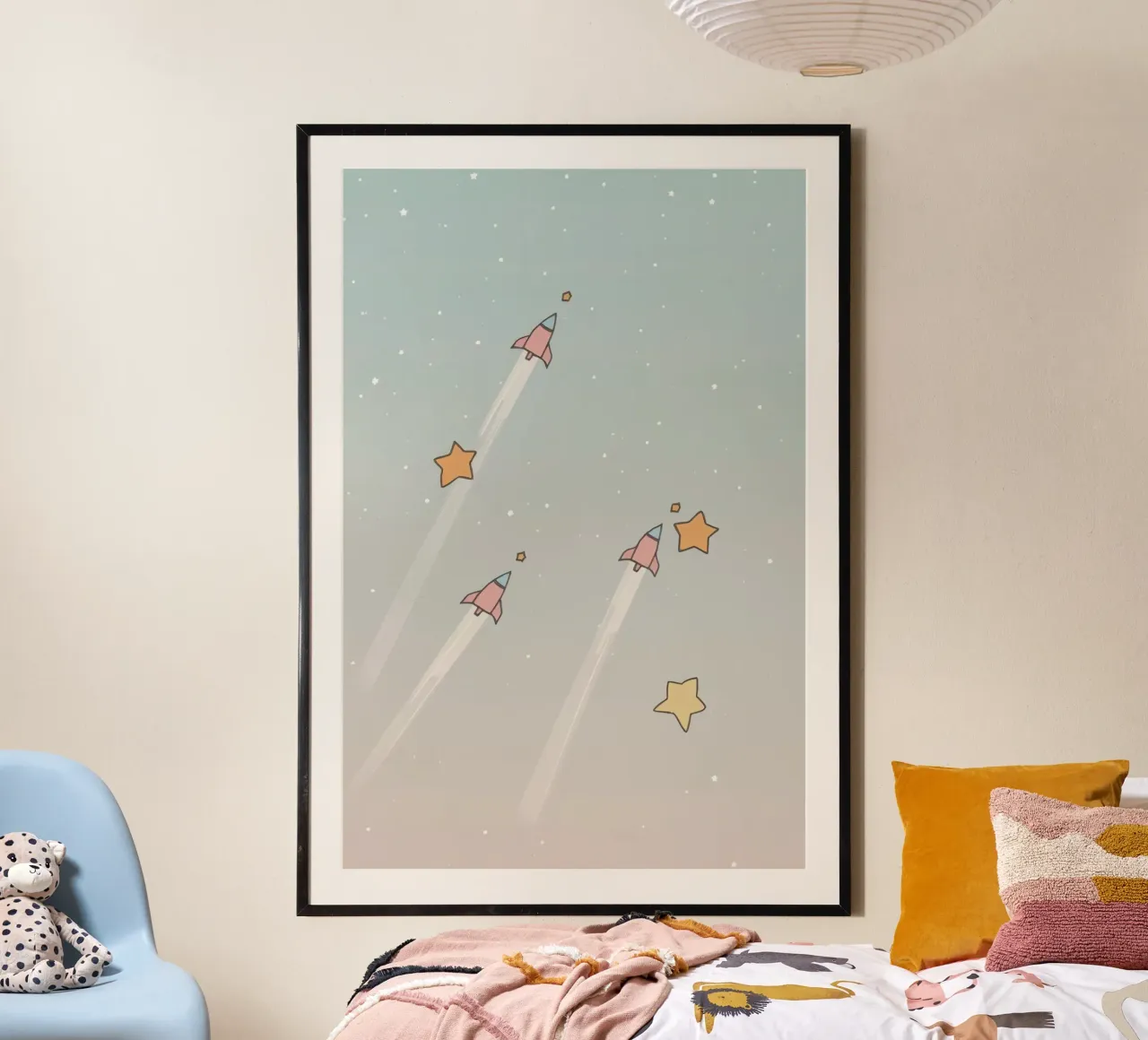 Cohetes y estrellas en el espacio poster con marco de plástico de DesignDoodle