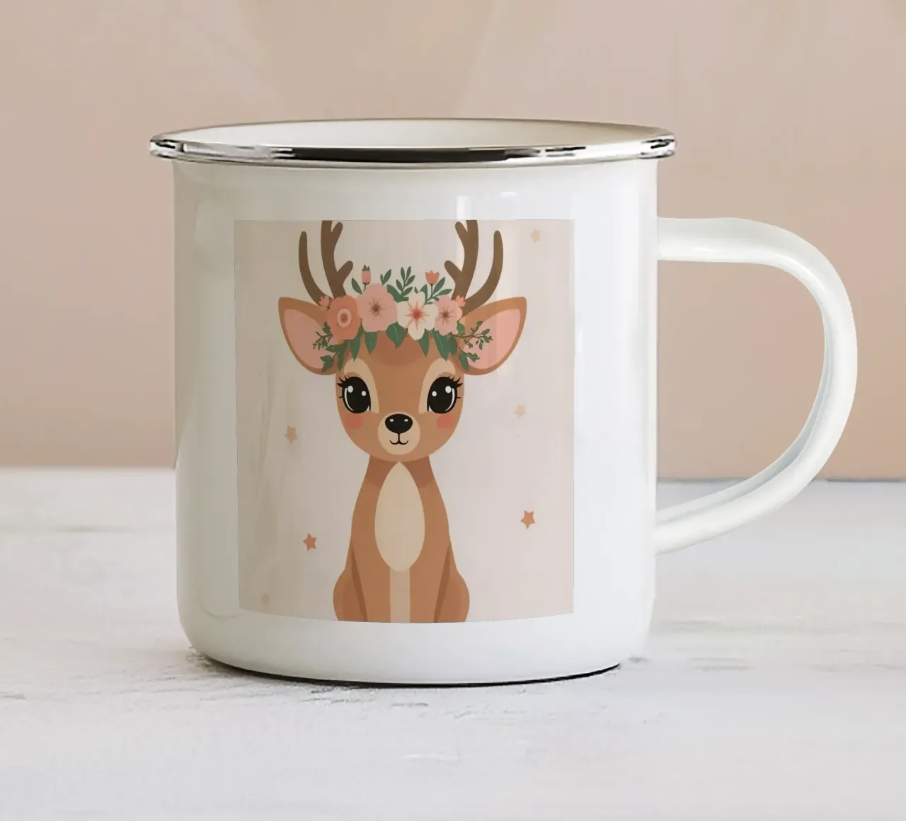 Mignon cerf heureux assis avec une couronne de fleurs mug en émail de DesignDoodle