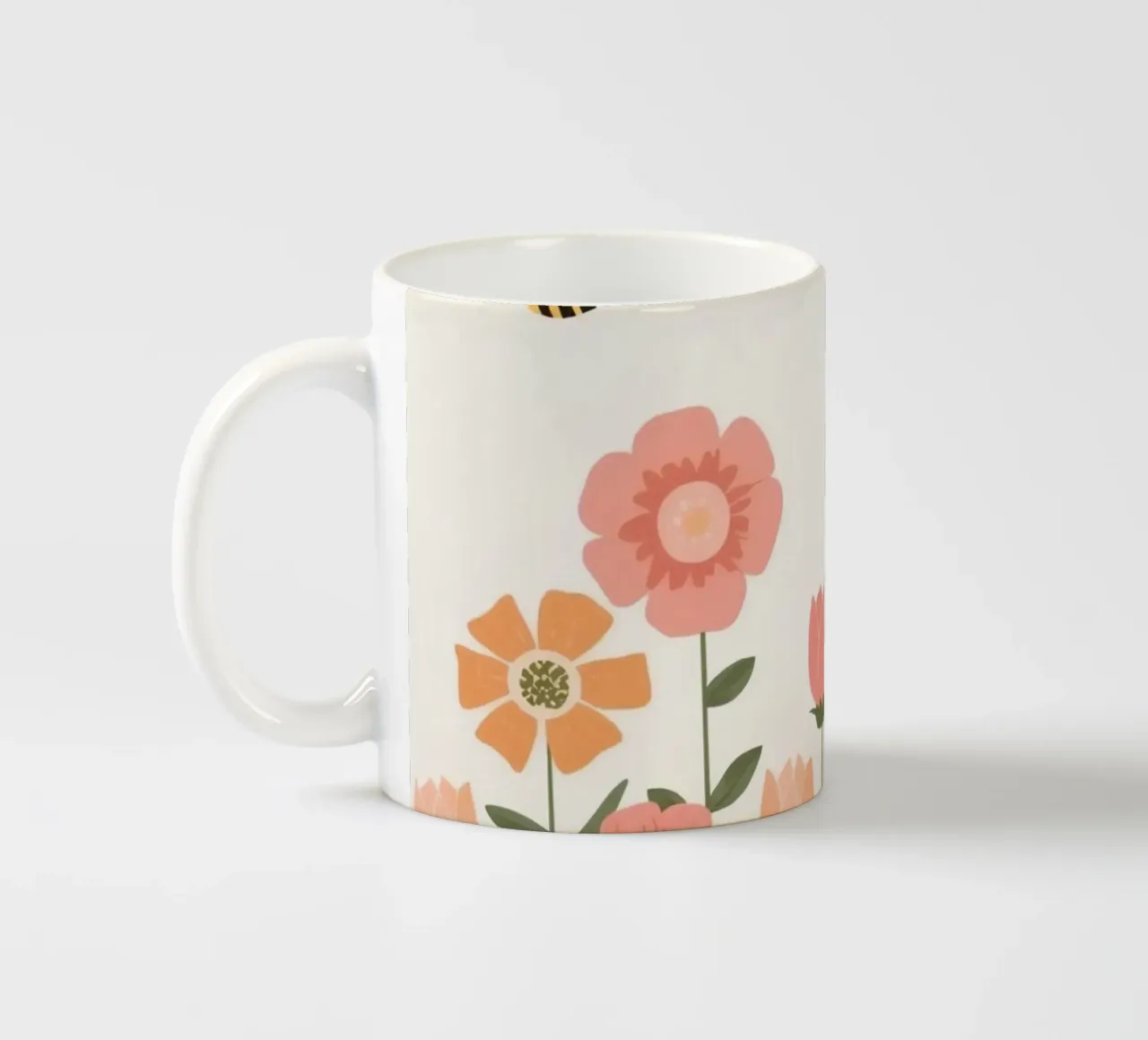 Fiori stilizzati e api carine tazza in ceramica da DesignDoodle