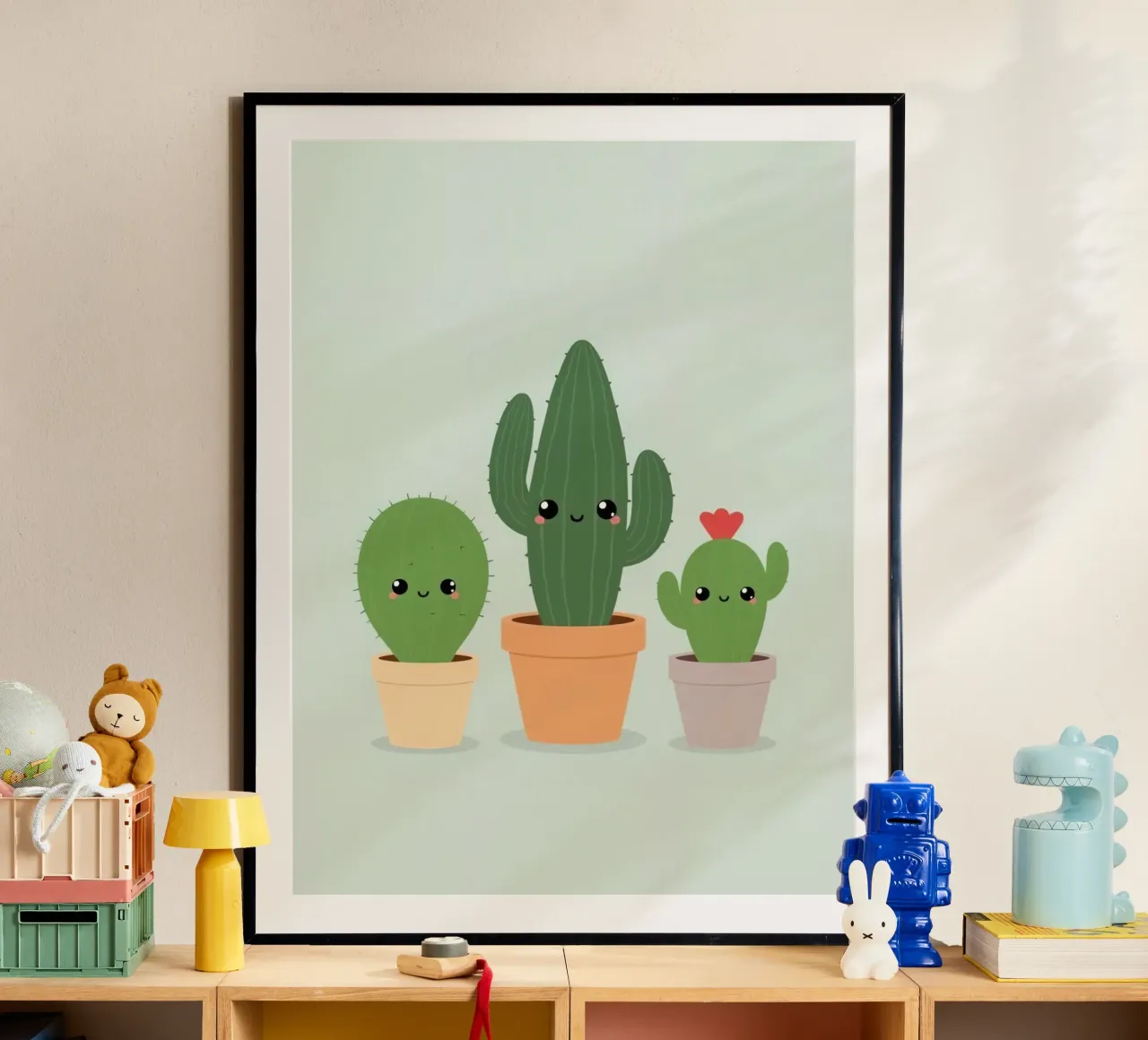 Tres lindos y felices cactus en macetas fondo lima pastel poster con marco de plástico de DesignDoodle