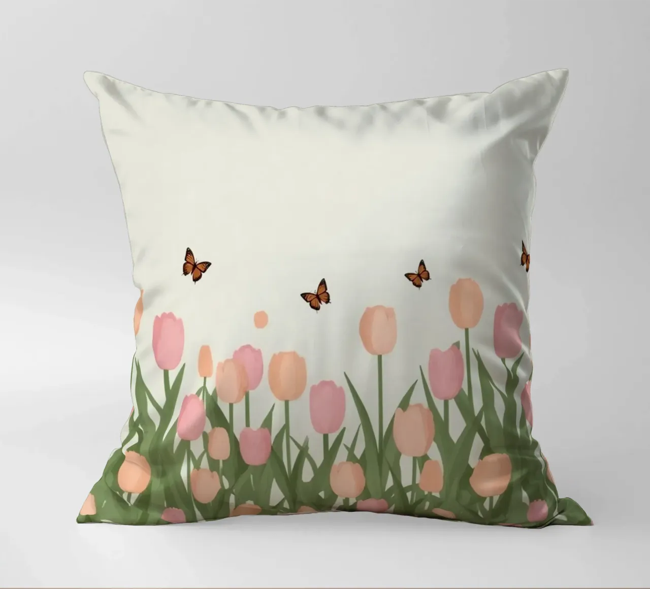 Tulipani e farfalle in pace cuscino da DesignDoodle