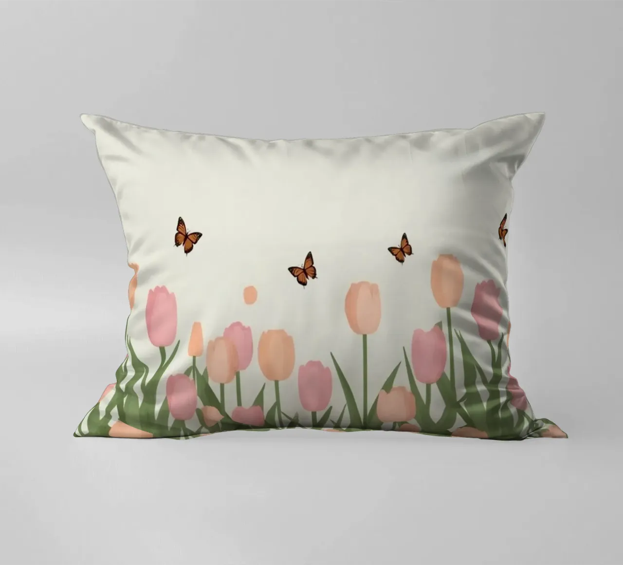 Tulipani e farfalle in pace cuscino da DesignDoodle
