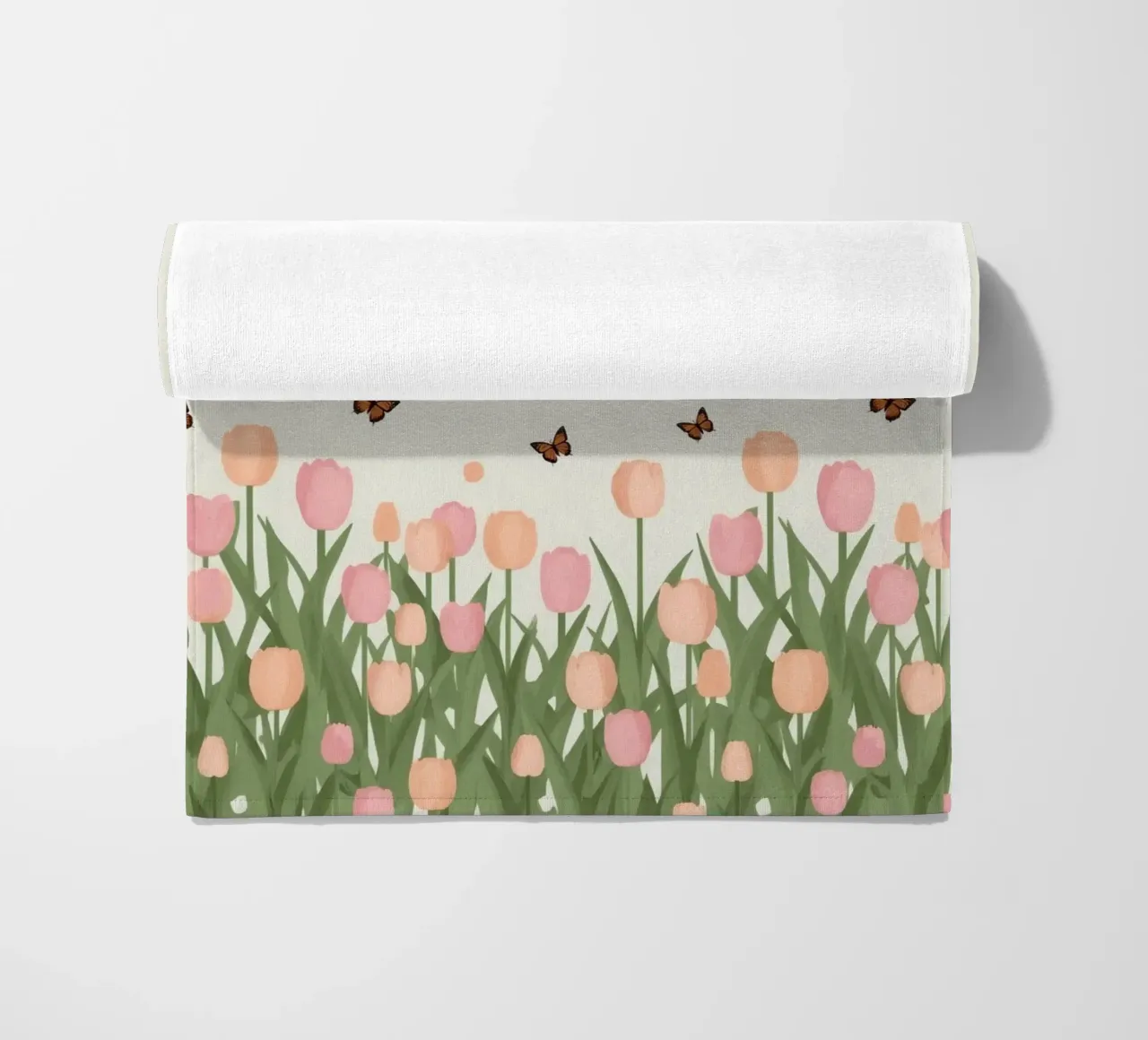 Tulipani e farfalle in pace telo mare da DesignDoodle