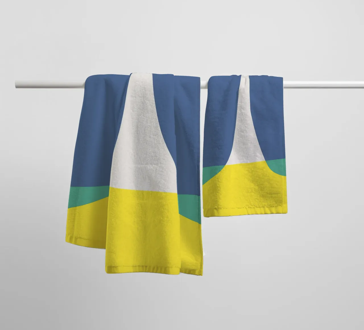 Le bleu et le jaune passent au vert serviette de bain de Little Dean