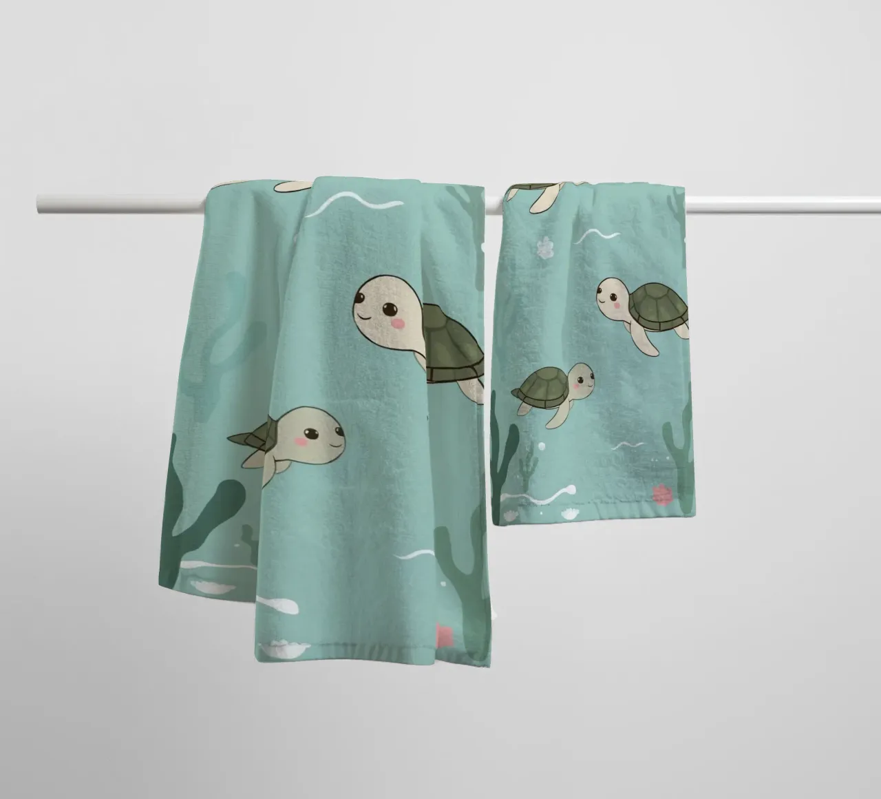 Tartarughe carine in ambiente subacqueo asciugamano da bagno da DesignDoodle
