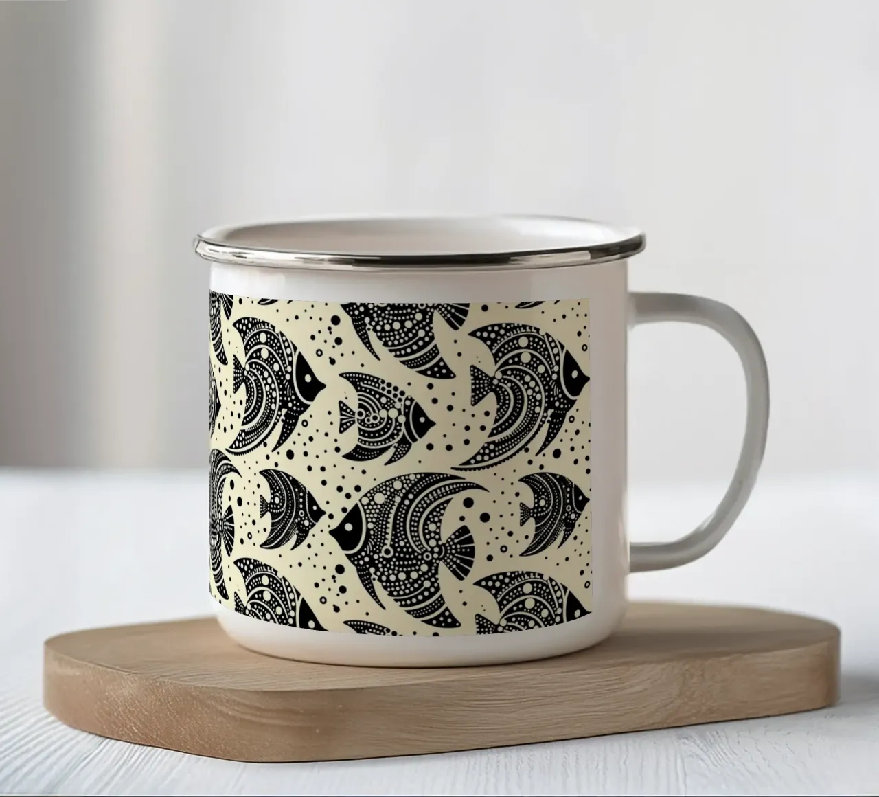 Pesce tropicale nero e crema tazza in smalto da SilverPegasus