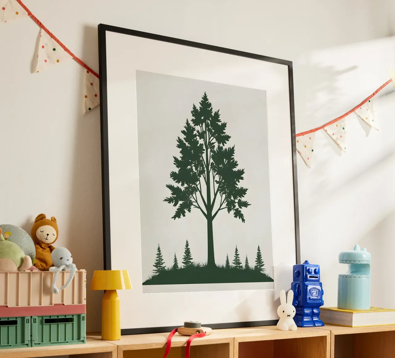 Silhouette di un singolo albero poster con telaio in legno da The Green Room