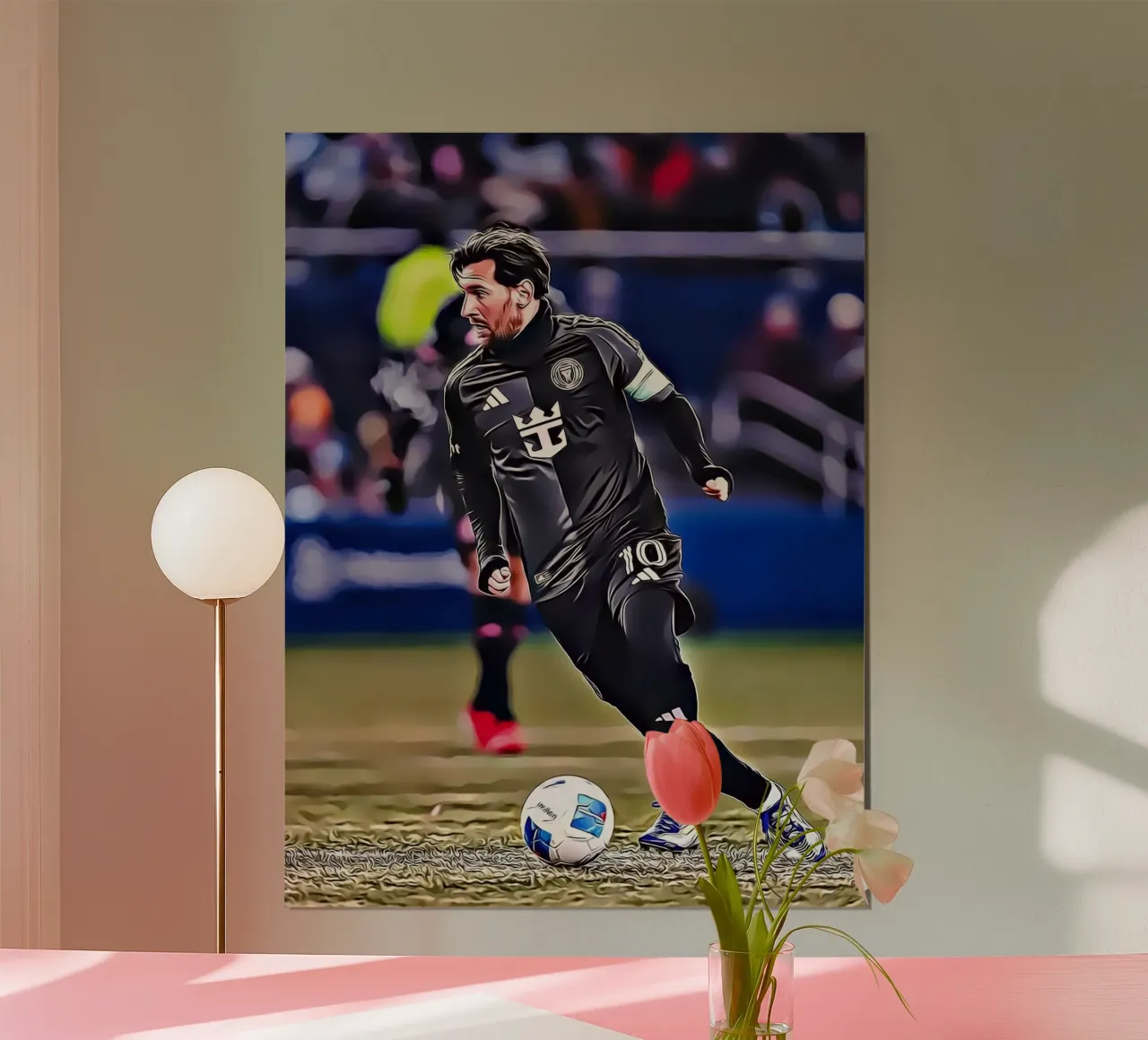 Lionel Messi, dribbling dinamico in maglia nera Poster poster con telaio in plastica da ArdanART