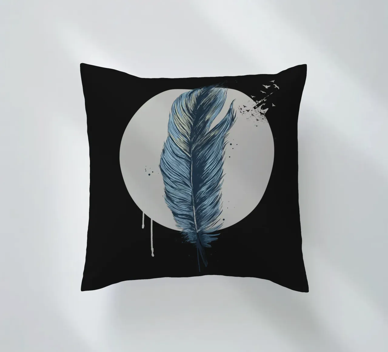 Feather in a circle II cuscino da Balazs Solti