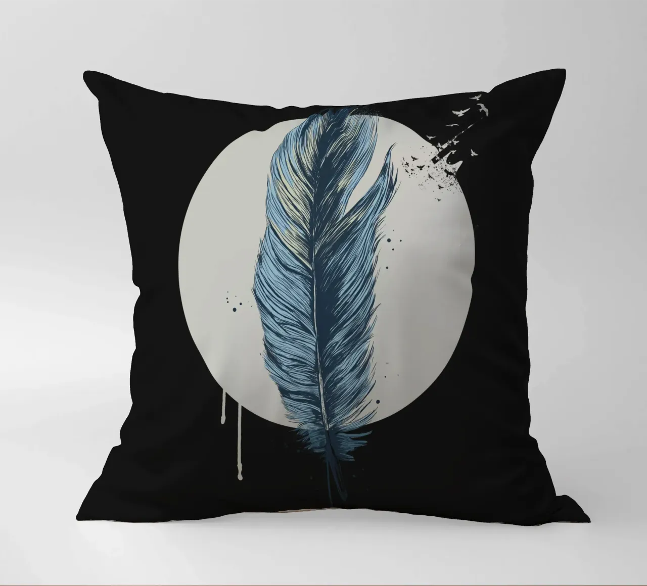 Feather in a circle II cuscino da Balazs Solti