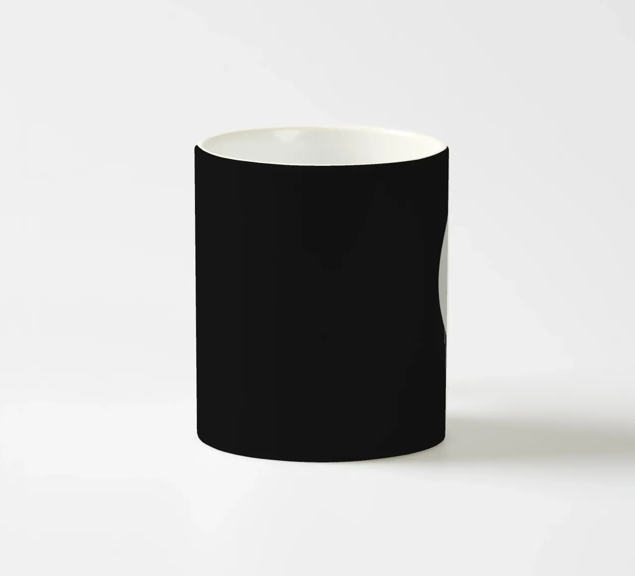 Feather in a circle II tazza in ceramica da Balazs Solti
